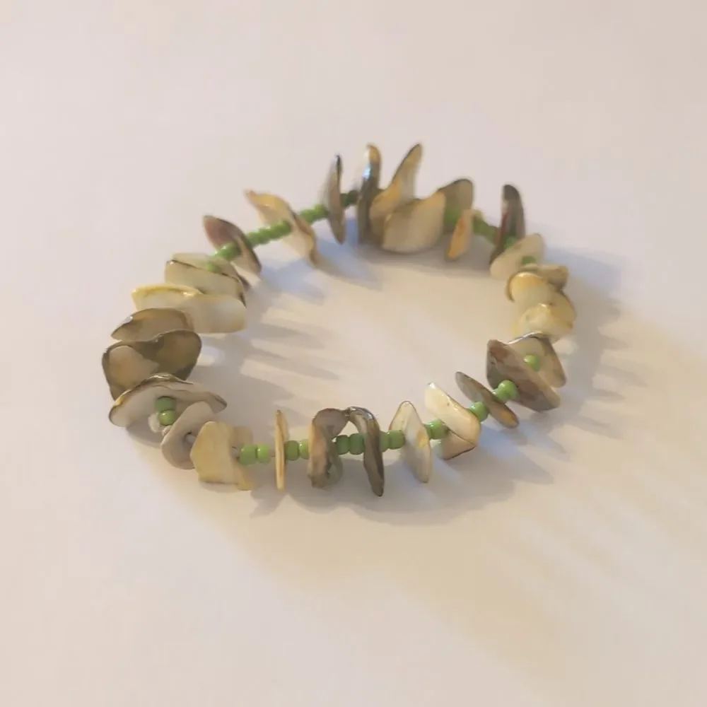 707 Green Shell and Green‎ Beaded Stretch Bracelet